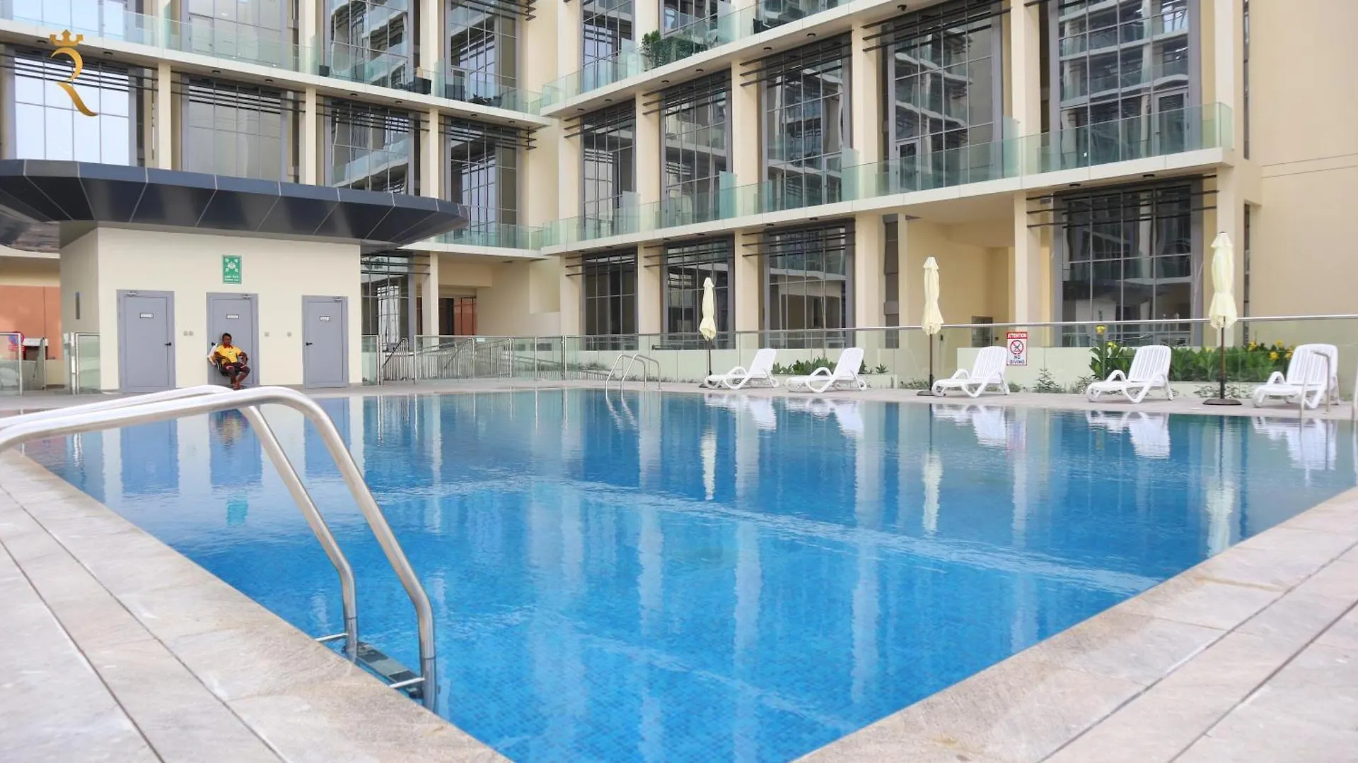 Grandiose Getaway Serene 1Br Oasis Apartment  아부다비