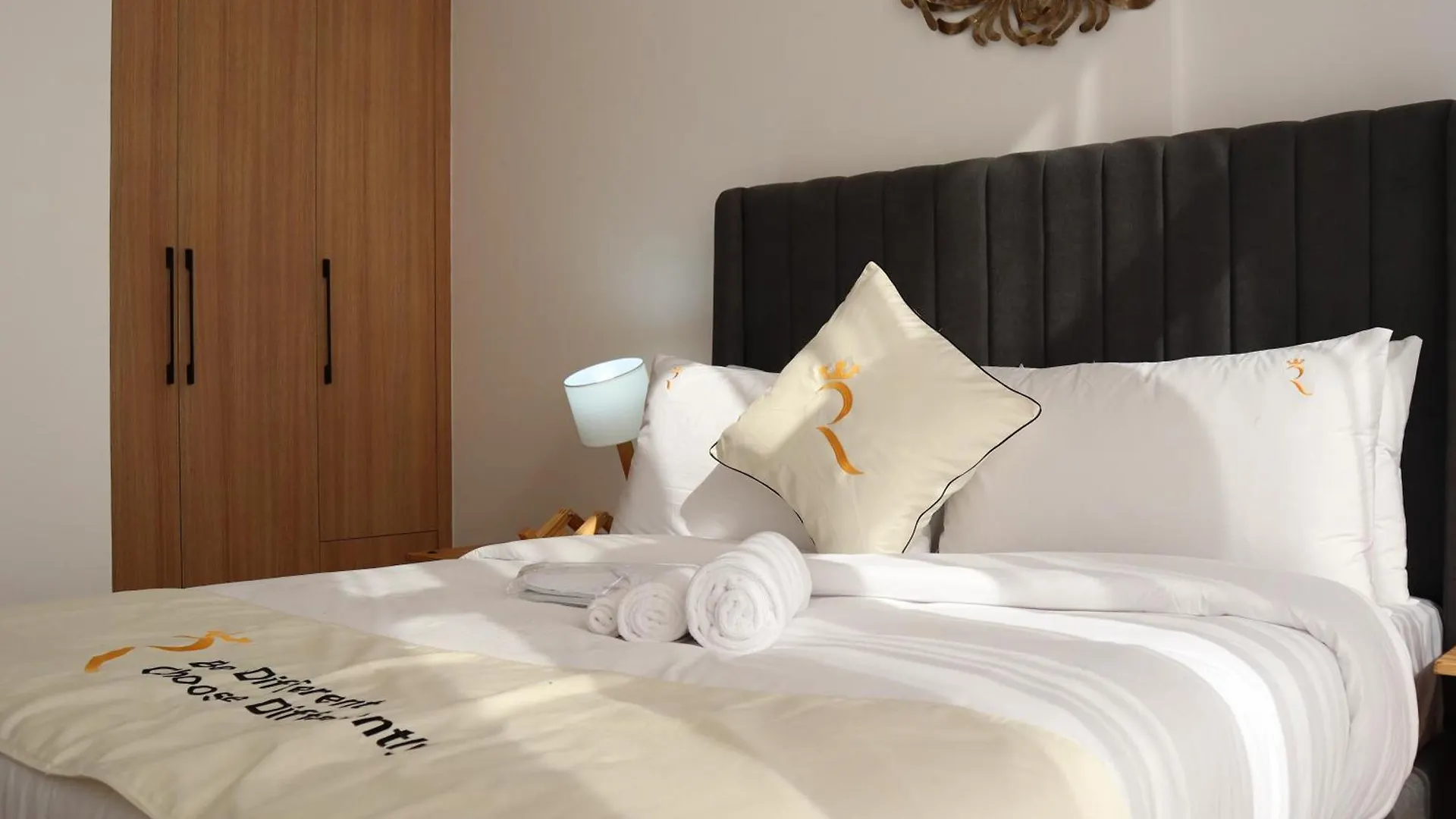 Grandiose Getaway Serene 1Br Oasis Apartment