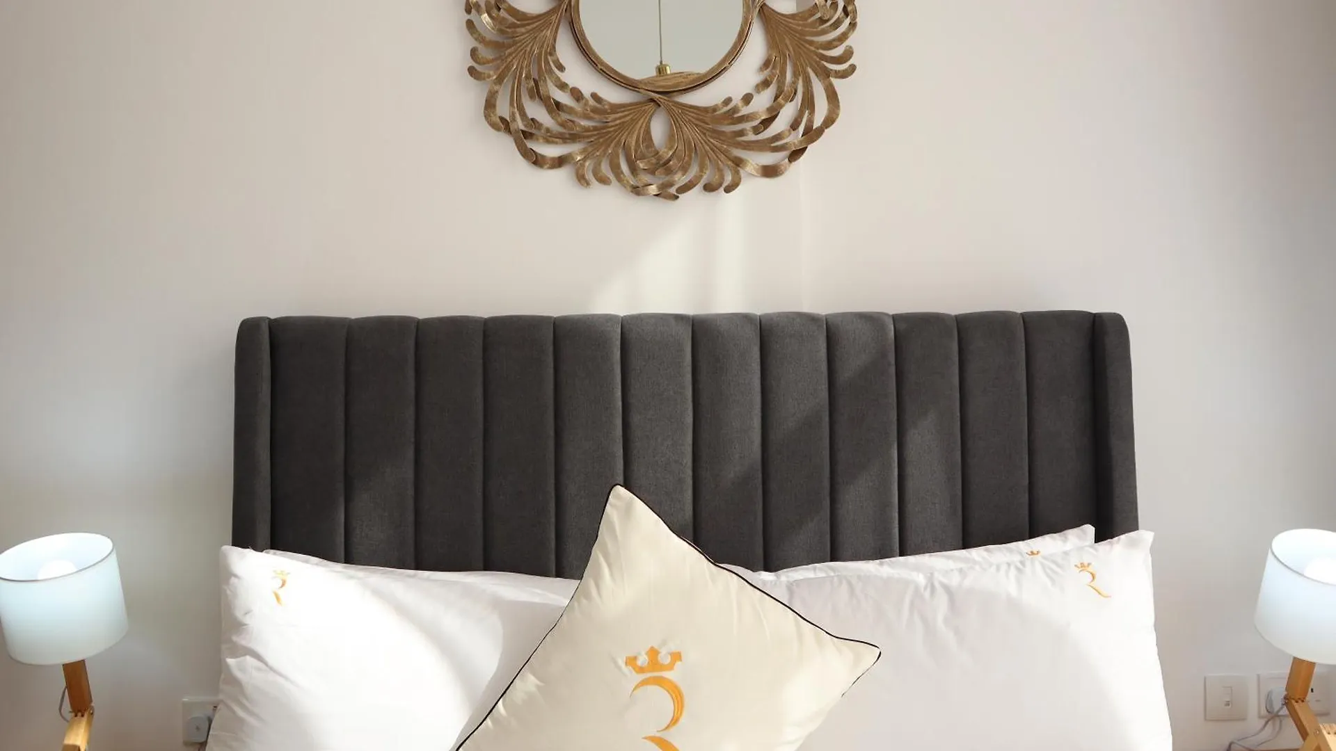 Grandiose Getaway Serene 1Br Oasis Apartment  아부다비